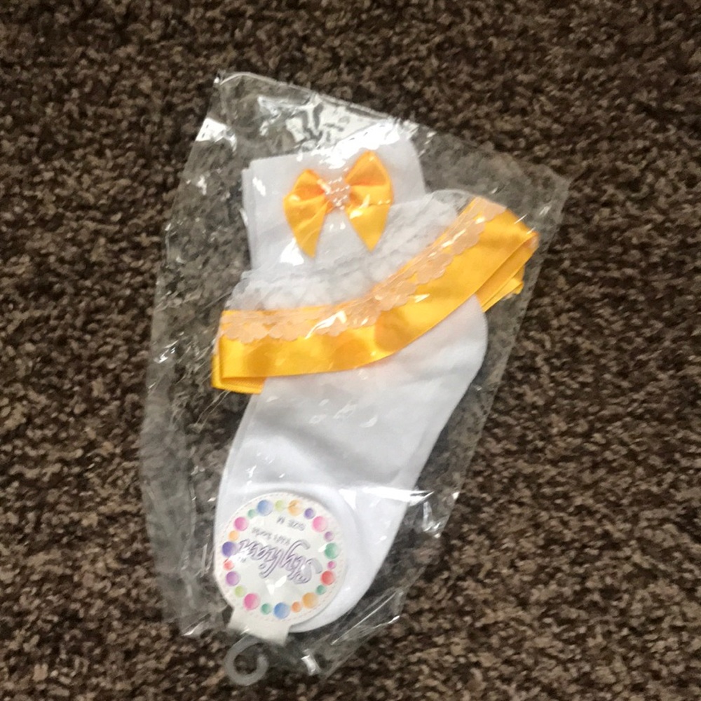 COPY - Yellow ruffle lace kid socks